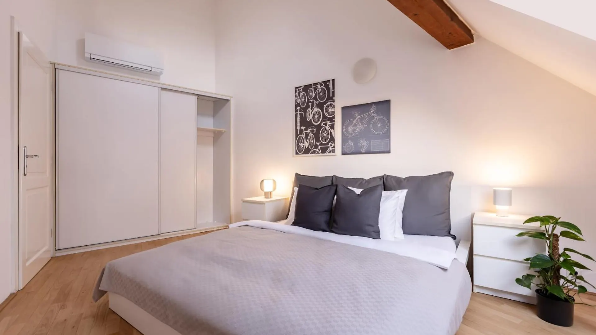 Turnkey I Old Town 5Br Loft Apartment Прага