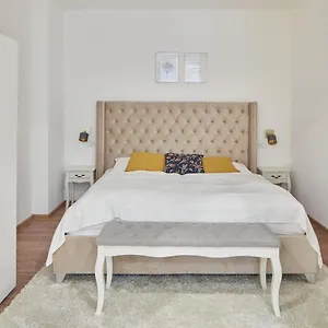 Apartament And Cozy Right At Tv Tower, Praga