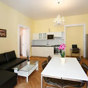  Apartmán Pštrossova