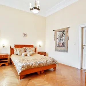 Open Gate Apartment